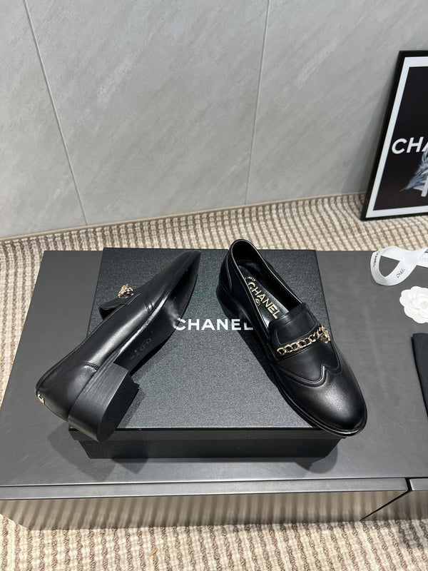 CC 25S Round Toe Chain Loafers in Black Cowhide 442531