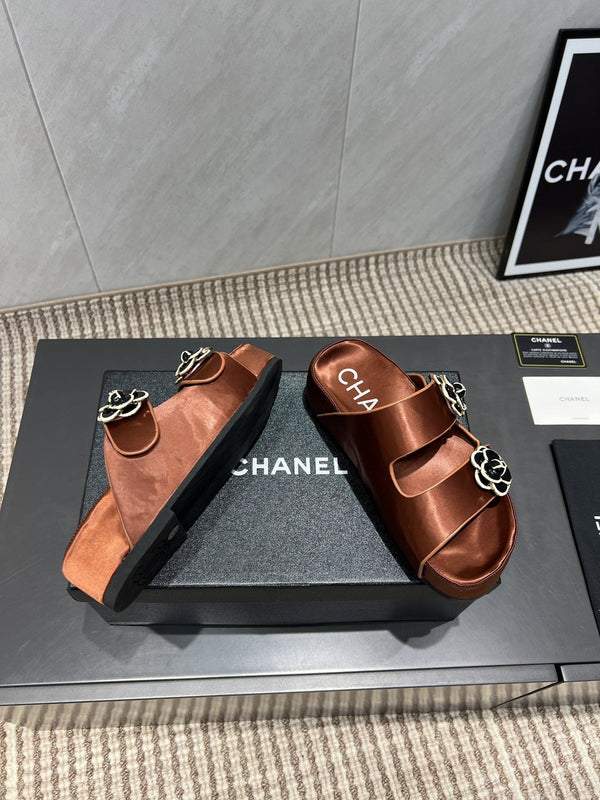 CC 25SS Flower Buckle Platform Beach Slides in Bronze High-Mercerized Sardine