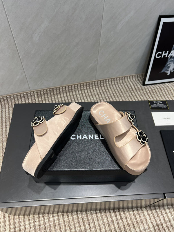 CC 25SS Flower Buckle Platform Beach Slides in Nude High-Mercerized Sardine