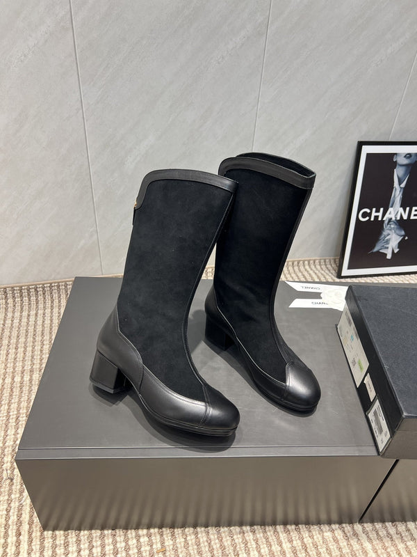 CC 25S Round Toe Mid-Heel Zippered High Boots in Black Cowhide and Suede 442489