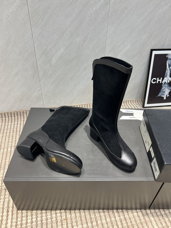 CC 25S Round Toe Mid-Heel Zippered High Boots in Black Cowhide and Suede 442489