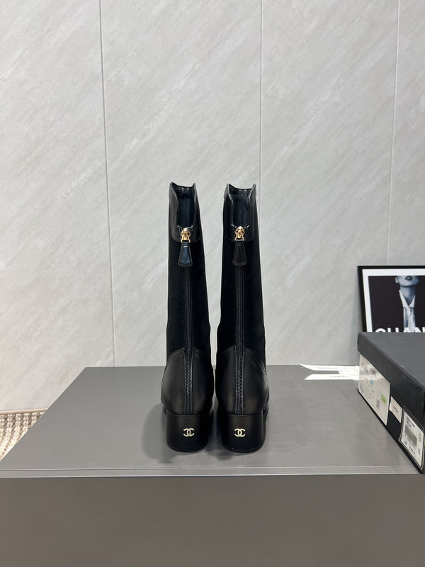 CC 25S Round Toe Mid-Heel Zippered High Boots in Black Cowhide and Suede 442489