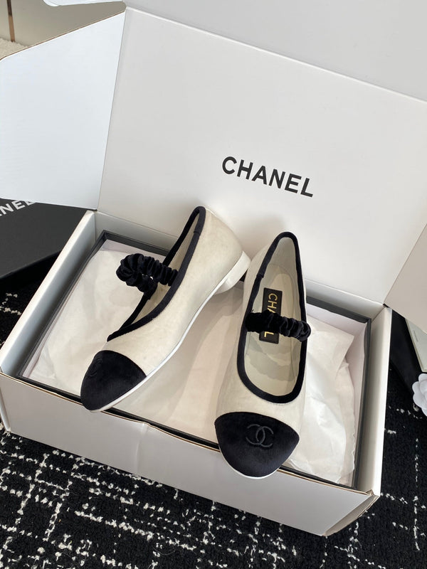 CC 25SS Embroidered Double C logo Mary Janes White Suede 473424