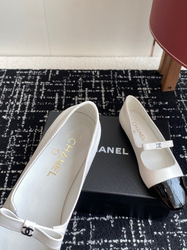 CC 25SS Mary Jane Ballerinas White Lambskin 473422