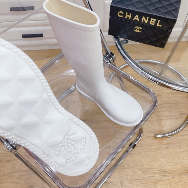 Chanel 26 Vintage Rain Boots White Sheepskin 476068