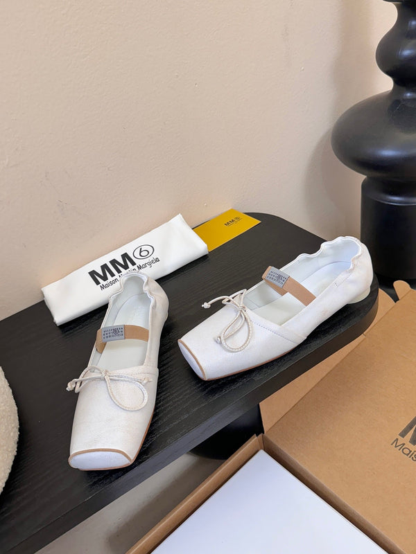Maison Margiela Split-Toe Retro Mary Jane White Flat in Cowhide 580454