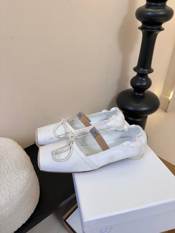 Maison Margiela Split-Toe Retro Mary Jane White Flat in Cowhide 580454