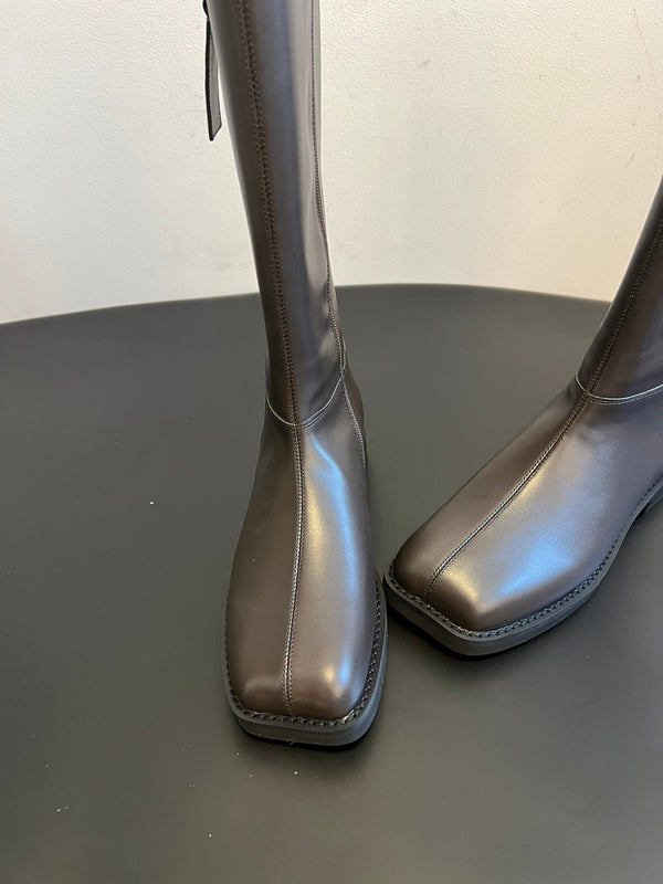 Maison Margiel 25ss Cool Square Toe Tall Riding Boots Dark Gray Glossy Leather 580414