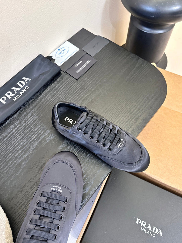 Prada Classic Retro Sneakers – Sport & Casual Style Black in Sheepskin Fabric 580381