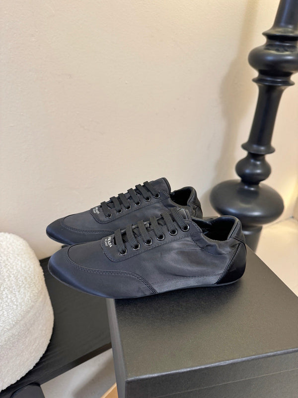 Prada Classic Retro Sneakers – Sport & Casual Style Black in Sheepskin Fabric 580381