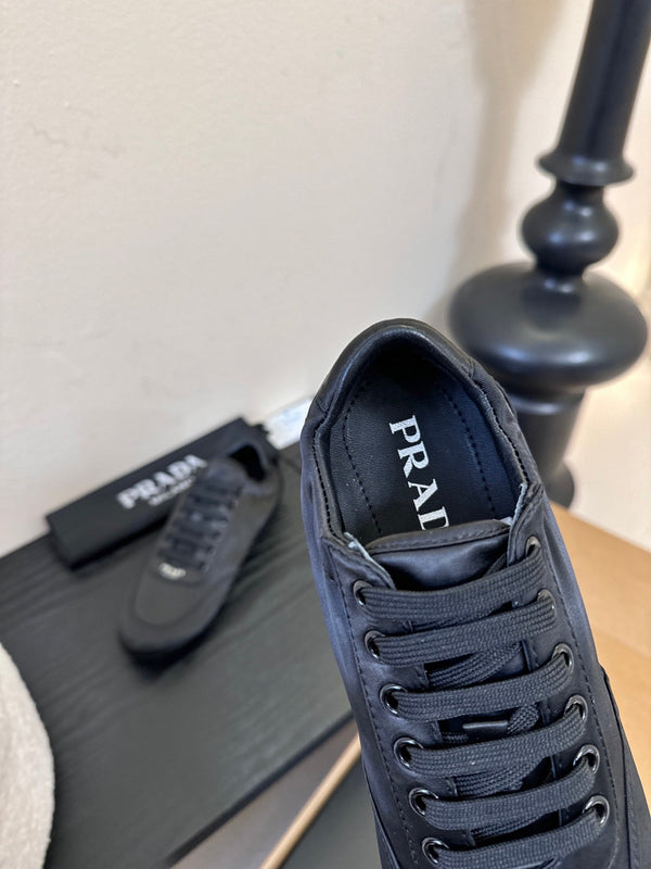 Prada Classic Retro Sneakers – Sport & Casual Style Black in Sheepskin Fabric 580381