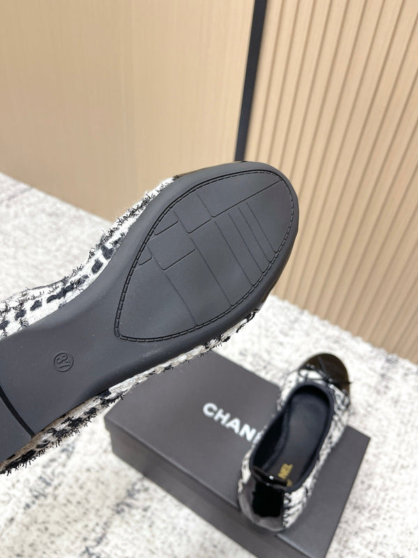 Chanel 26SS Ballet Flats Shoes Black White in Lambskin with Fabric 591395