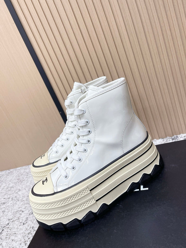 Chanel Platform High-Top Casual White Sneakers in Cowhide 591372