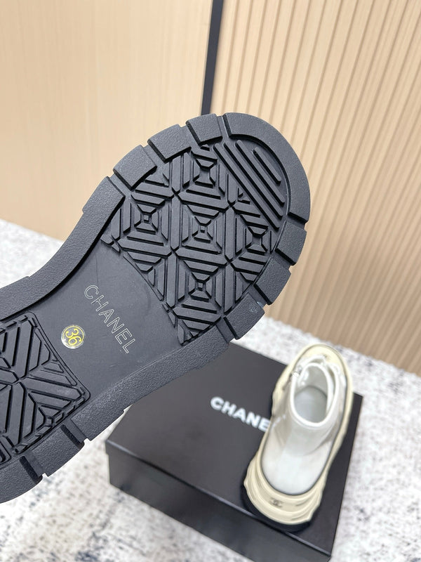 Chanel Platform High-Top Casual White Sneakers in Cowhide 591372