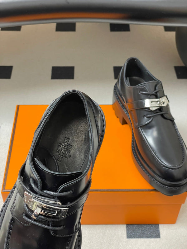 HM Kelly Buckle Classic Loafers Black in Cowhide 594335