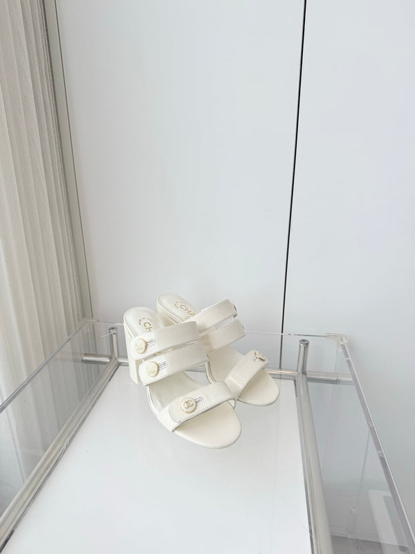 Chanel 26 Turnlock 85 White Sandal Mule in Lambskin 597395