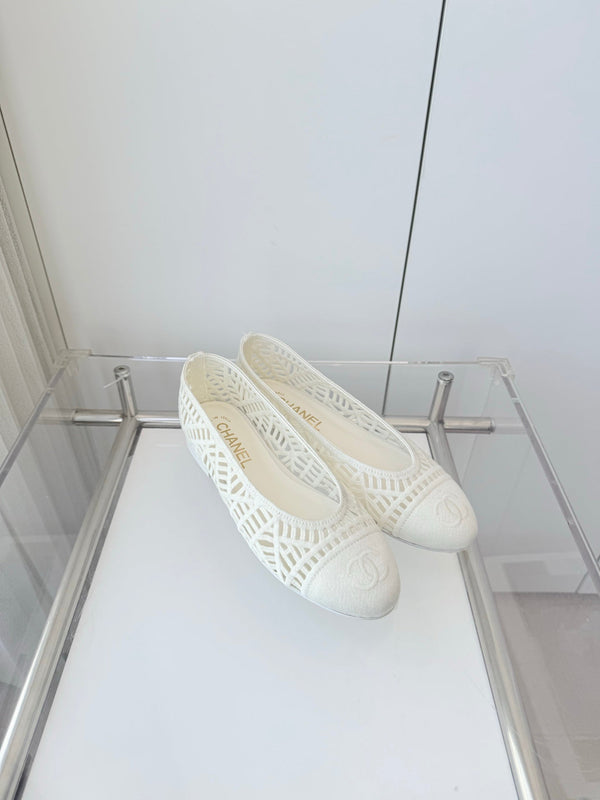 Chanel 26 Ladies Ballet Flats White in Fabric 597335