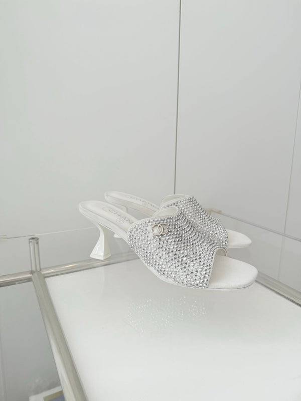 CC 26 Sandal 70 White Rhinstone Deer Hide 597373