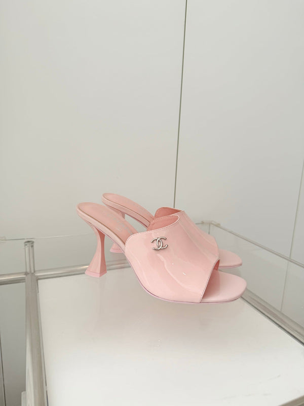 Chanel 26 Sandal 90 Pink in Patent Leather 597371
