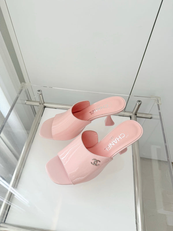 Chanel 26 Sandal 90 Pink in Patent Leather 597371