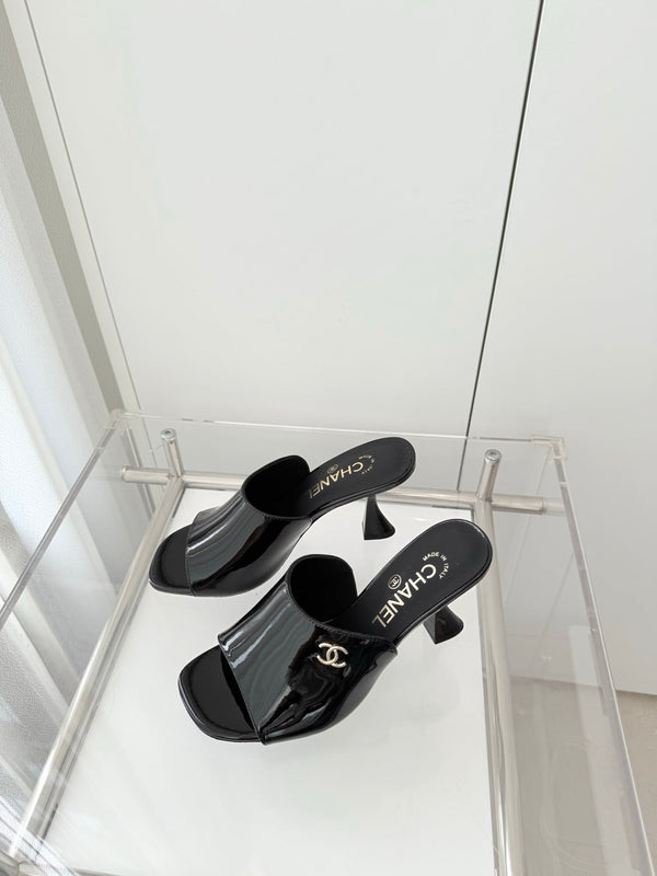 Chanel 26 Sandal 90 Black in Patent Leather 597367