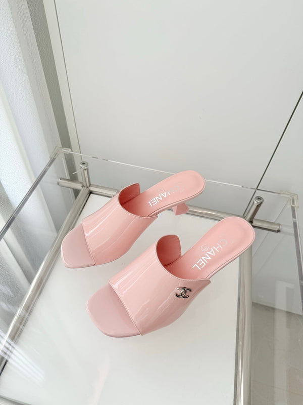 Chanel 26 Sandal 70 Pink in Patent Leather 597363