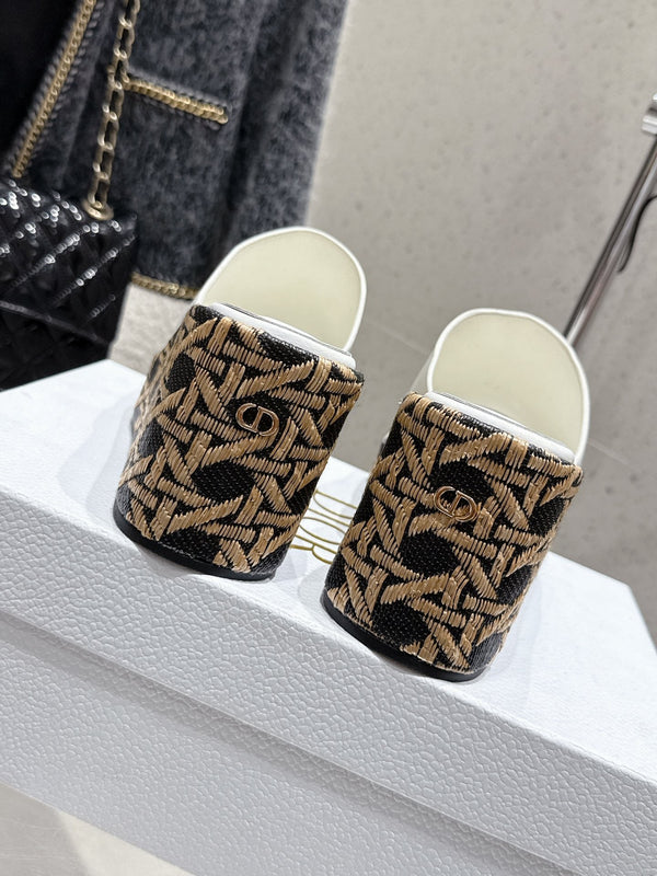 CD Attitude Wedge Sandals White in Cowhide 598182