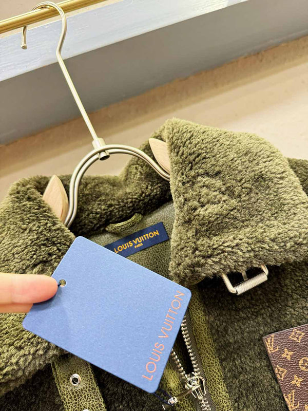Louis Vuitton Shearling/Fur Coat 494014