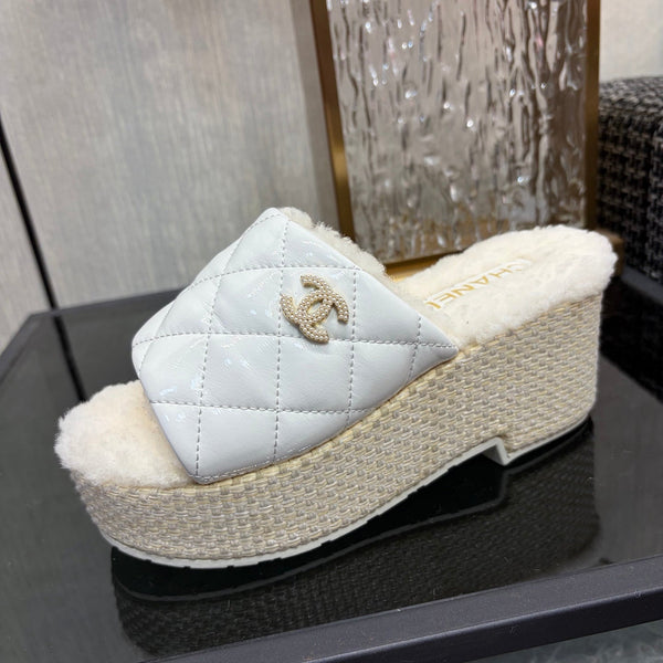 Chane 26 Platform Slippers White Beige in Patent Leather with Wool 602466