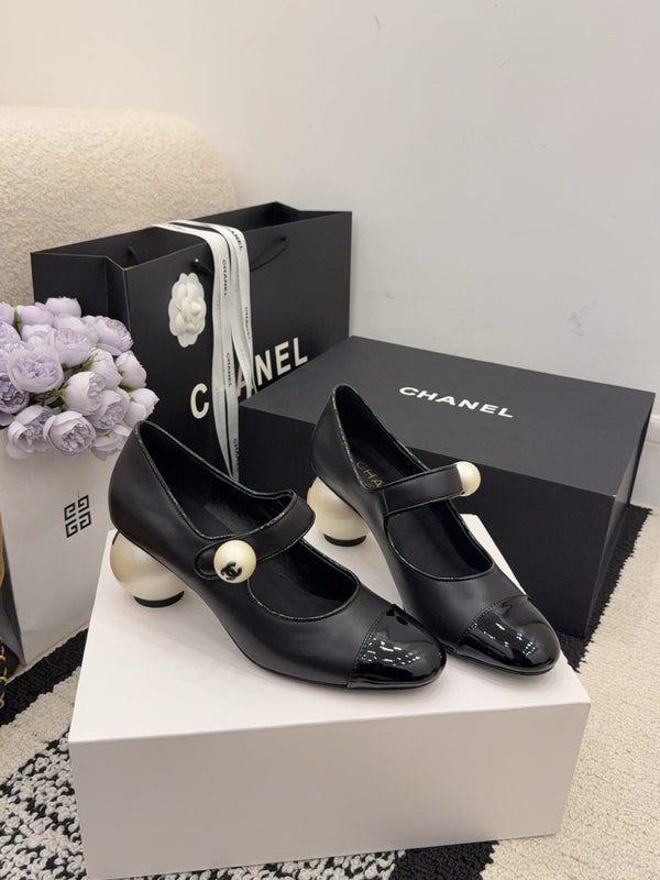 CC Pearl Heel with Rhinstone Clasp Mary Janes Black Cowhide 602353