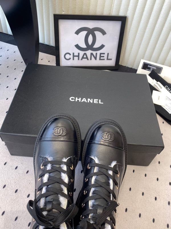 CC Platform Ankle Boots Black in Leather With Fur Lining 611709