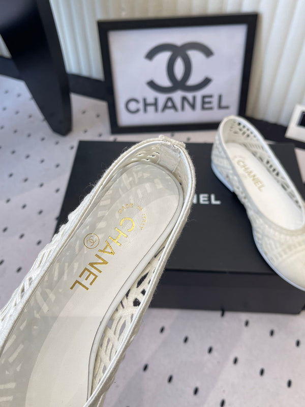 Chanel Ballet Flats White in Woven Raffia 611582