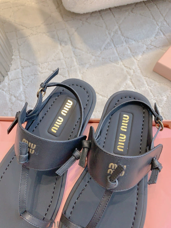 Miu Flip-flot Flat Sandal Black in Cowhide 615338