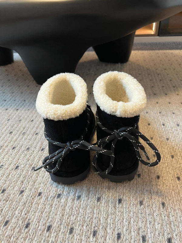 Miu 26 Snow Boots Black in Suede 614799