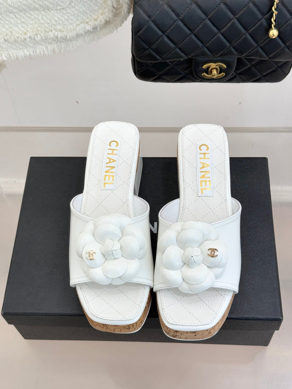 Chanel 26C Camellia Wood Grain Platform Sandals White in Leather 615916