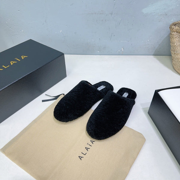 ALAIA 25 Fur Mule Slipper Black in Lambswool 629514