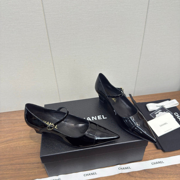 Chanel 26 Pointed-Toe Low Heel 25 Mary Janes Black in Patent Leather 632186