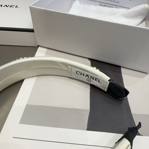 Chanel Pearl Headband White in Cloth 201962