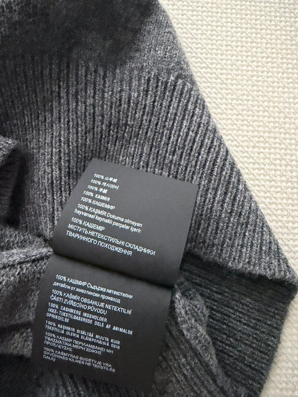 Miu 26 Logo Off-Shoulder Short Cardigan Grey in Cashmere 188141