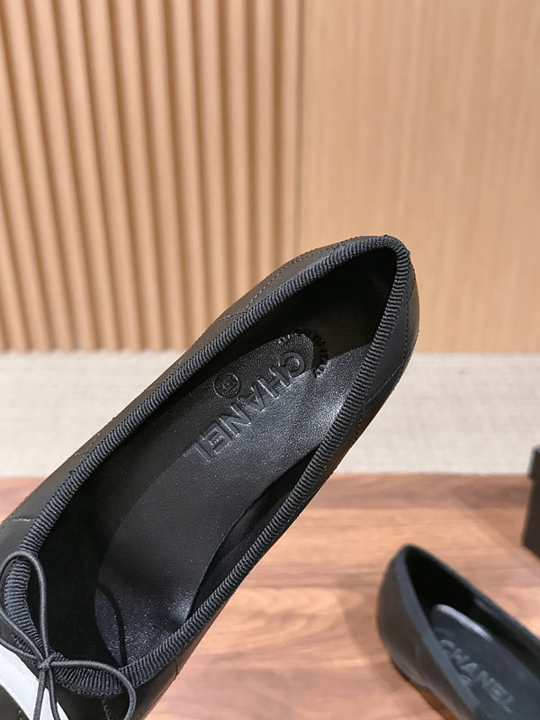 Chanel Vintage Cambon Ballet Flats Black White in Lambskin 692528