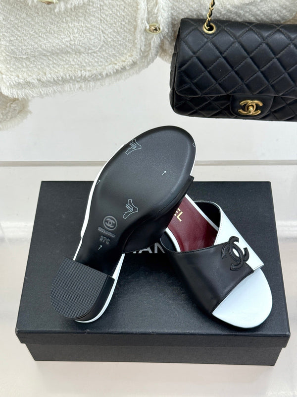 CC 26S Double C Patchwork Sandal 50 White Black in Cowhide 706376