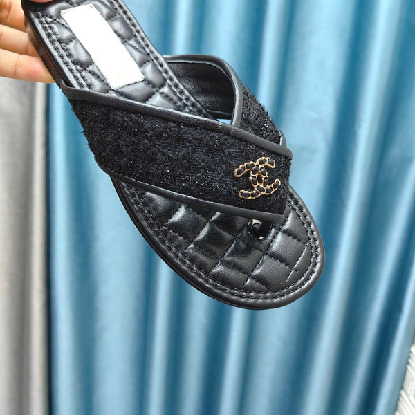Chanel 26P Flip-Flops Black in Woven 712310