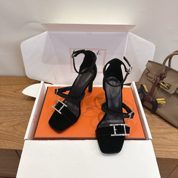 HM Liv Sandal 10.5 Black in Velvet 744072
