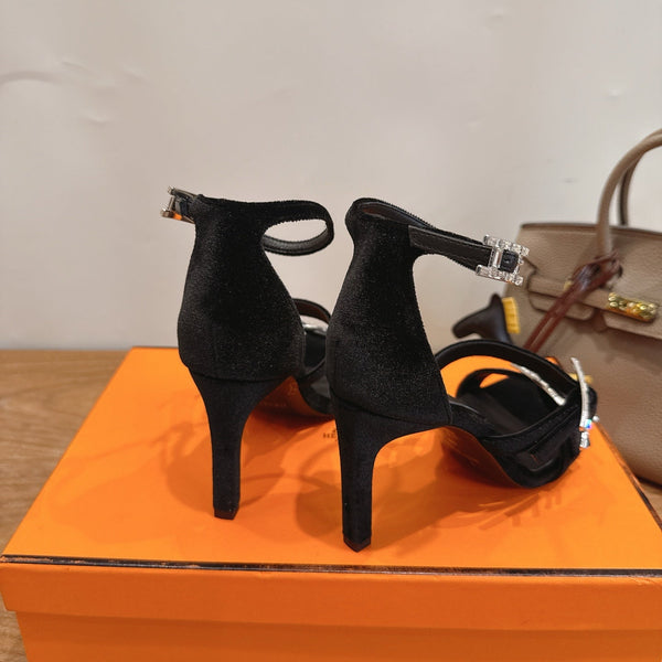 HM Liv Sandal 10.5 Black in Velvet 744072