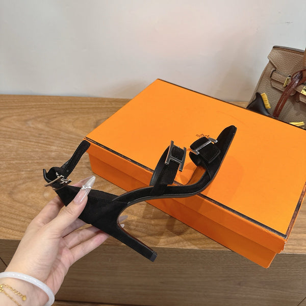 HM Liv Sandal 10.5 Black in Velvet 744077