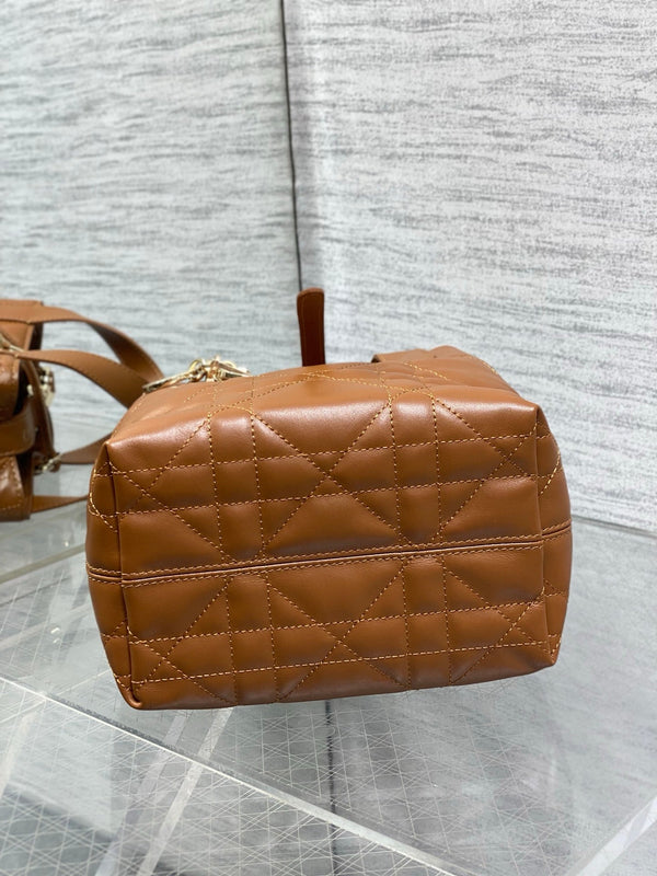 CD Toujours Vertical 18cm Brown in Cowhide 286402