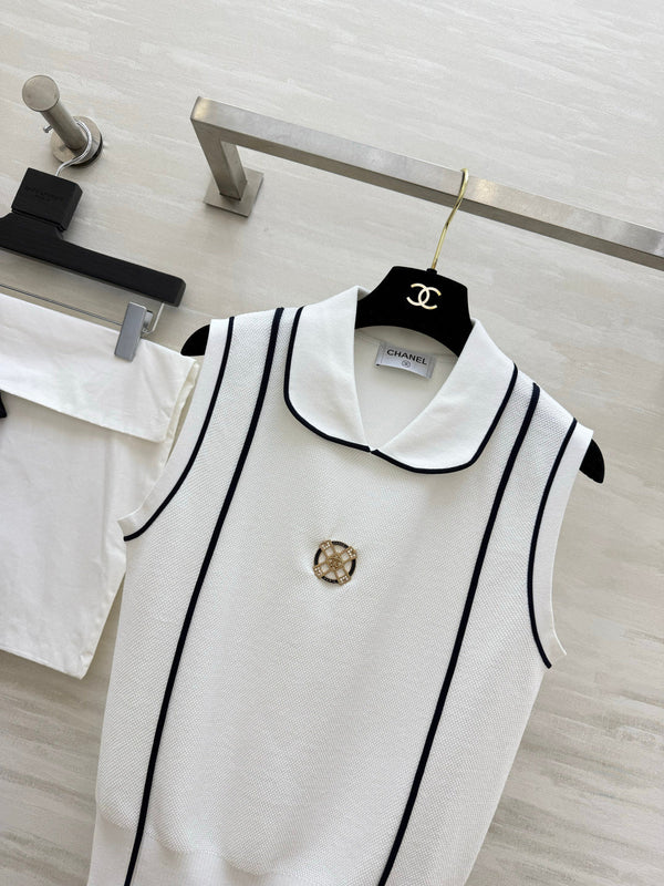CC 26 Classic Preppy Vest White in Wool Knitwear 379455