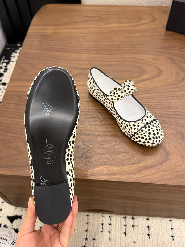 CC 26 Polka Dot Mary Janes White Black in Horsehair 756092