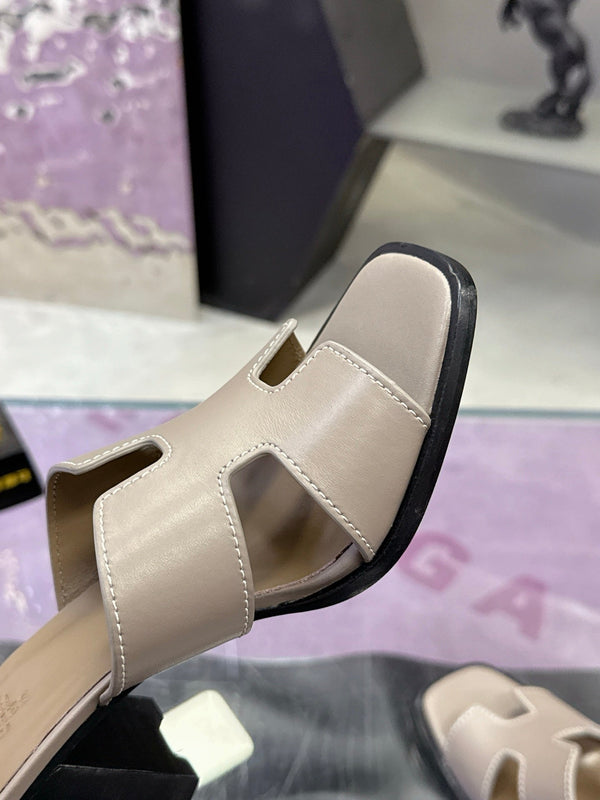HM Sandal 90mm Light Gray in Cowhide 757945