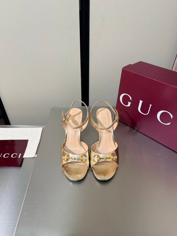 GG Buckle Stiletto Round Toe Heel Height 85mm Gold in Calfskin 784468